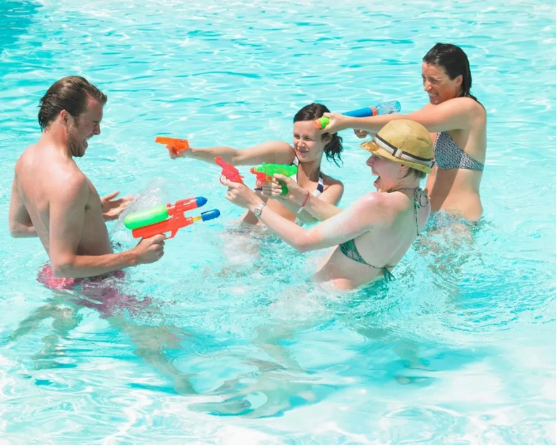 室內泳池什么“咖位”？居然用專業定制的除濕機！??！